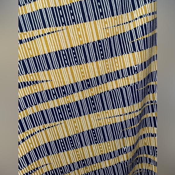 LuLaRoe Gold & Navy 2xl Irma - Picture 2 of 7